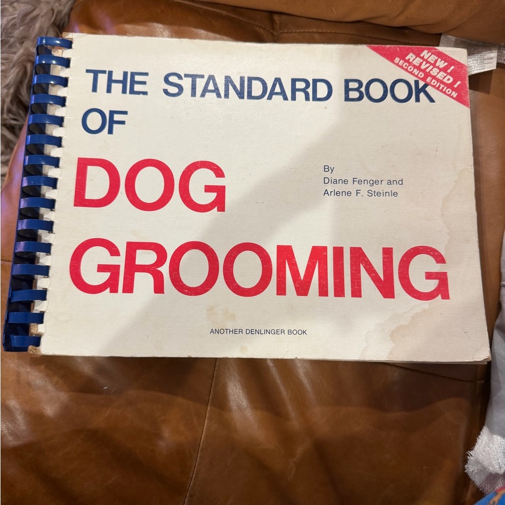 The Standard Book of Dog Grooming - Red and Blue Edition
